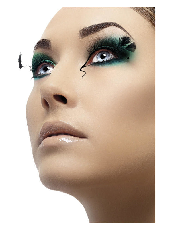 Eyelashes Black with plumes.